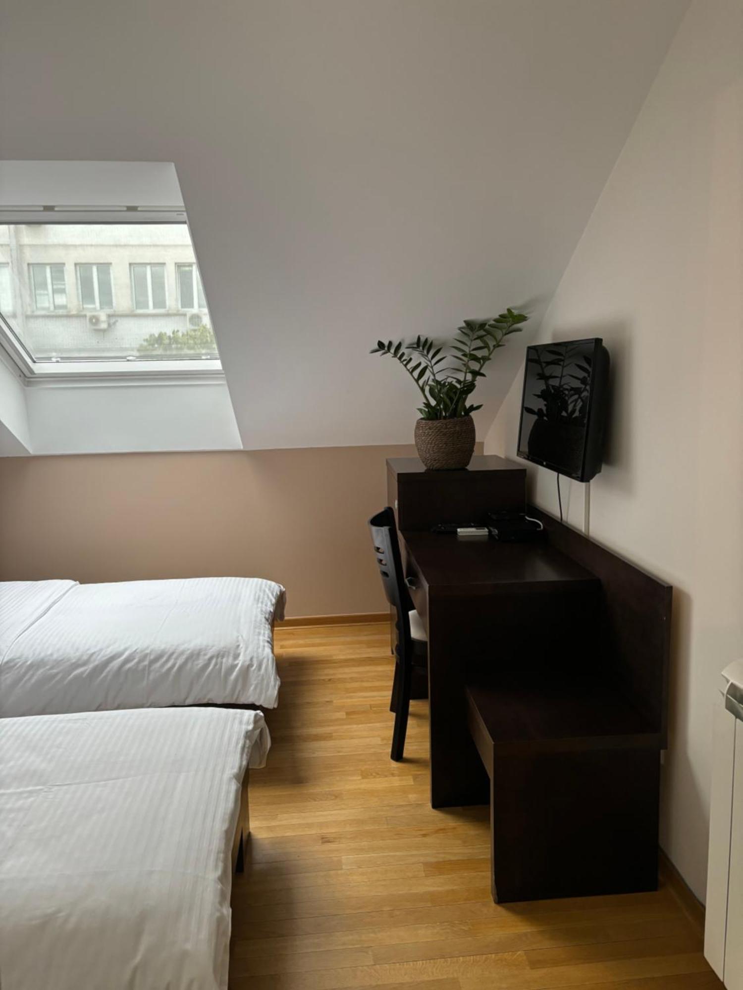 Atrium Bed and Breakfast Sremska Mitrovica Exteriör bild