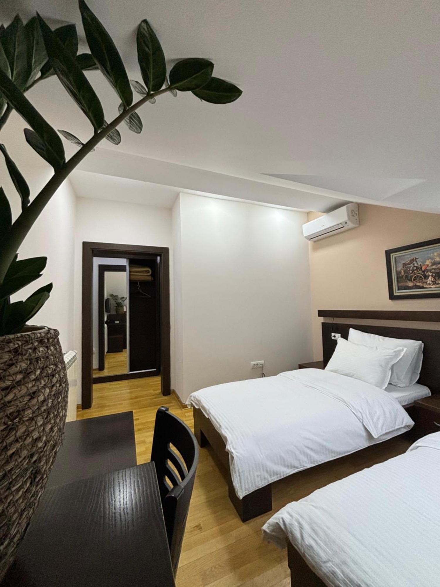 Atrium Bed and Breakfast Sremska Mitrovica Exteriör bild