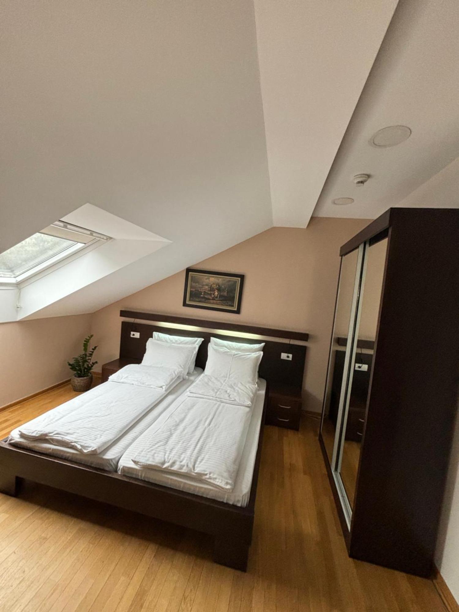 Atrium Bed and Breakfast Sremska Mitrovica Exteriör bild