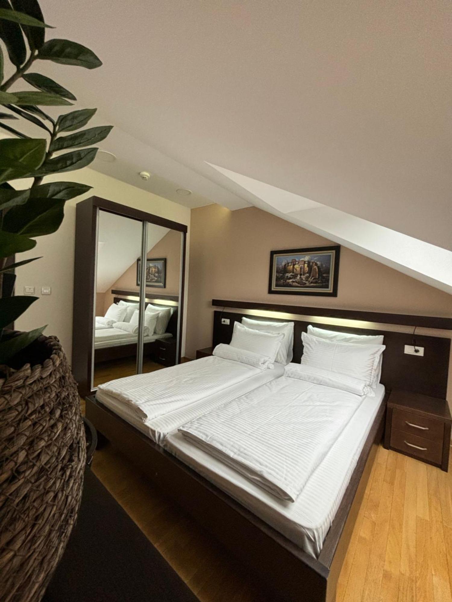 Atrium Bed and Breakfast Sremska Mitrovica Exteriör bild
