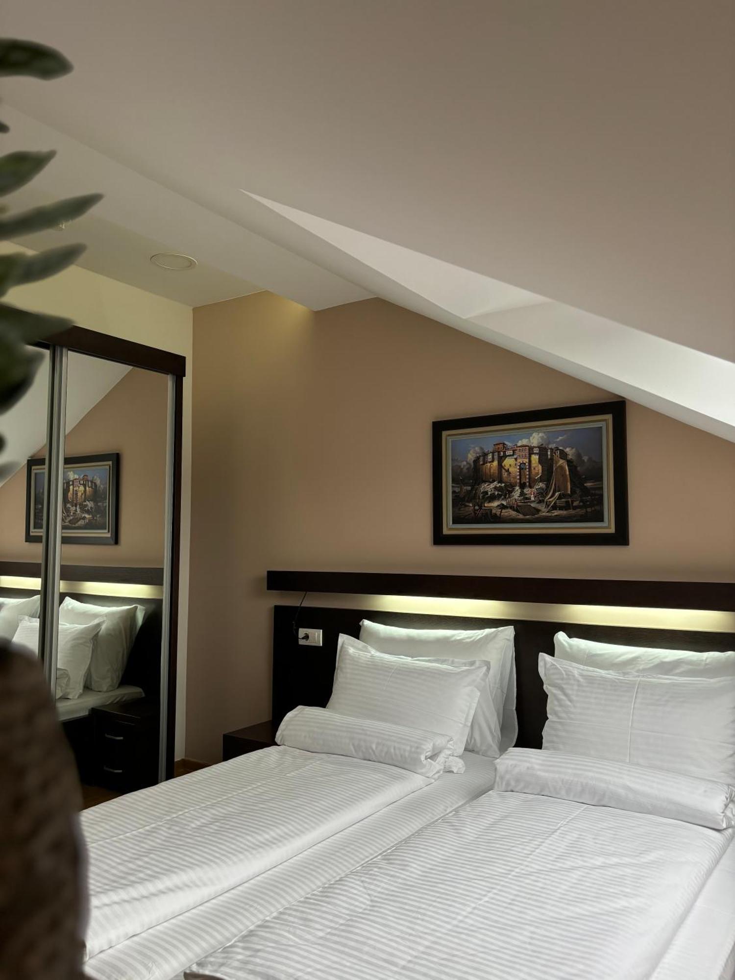 Atrium Bed and Breakfast Sremska Mitrovica Exteriör bild
