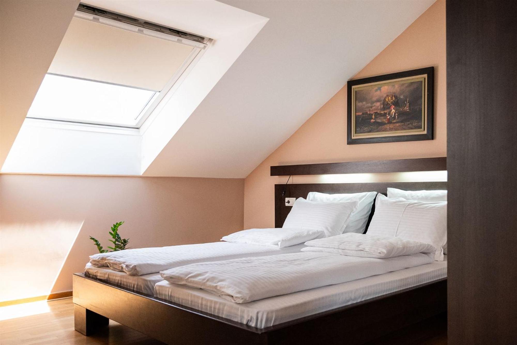 Atrium Bed and Breakfast Sremska Mitrovica Exteriör bild
